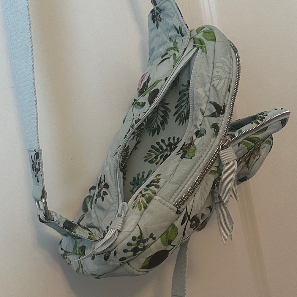 Vera Bradley Floral Utility Sling Bag in "Seawater Blooms" (NWOT) - Picture 4 of 7
